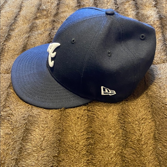 Atlanta Braves Navy Blue Baseball Cap with White Logo - Picture 3 of 3